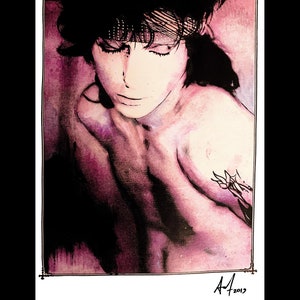 Peut inclure: Un dessin en noir et blanc d'une personne les yeux fermés. Le dessin est réalisé dans un style aquarelle avec des teintes roses et violettes. La personne est nue et a un tatouage sur l'épaule. Le dessin est encadré dans un cadre noir et signé "A 2017".