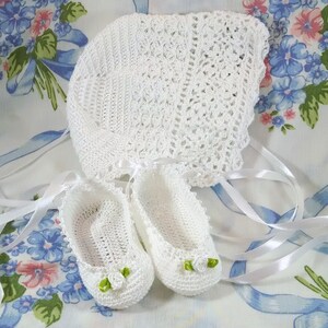 White Traditional Bonnet and Baby Ballet Slippers Set Thread Crochet White Satin Ribbon Roses White Satin Ribbon Ties Faux Pearls Reborns