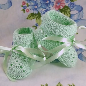 Mint Green Unisex Thread Crochet Baby Booties Cluster Shell Cuff Mint Green Satin Ribbon Ties 0-3 Months Fit Reborn Dolls