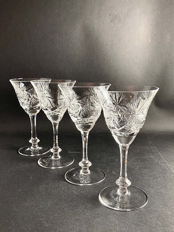Crystal Wine Glasses Set of 4 Cut Pinwheel 8 Point Star Panel Flared Bowl  and Wafer Stem Formal Dining Elegant Stemware Barware 