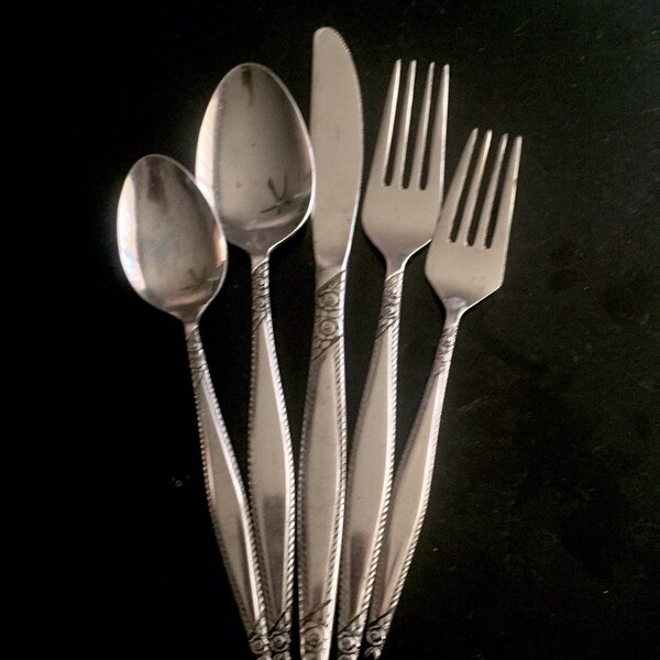 Vintage Flatware 5 piece Place Setting  Roped Edge Roses Everyday Casual Silverware Knife Tablespoon Teaspoon Salad Fork Dinner Fork