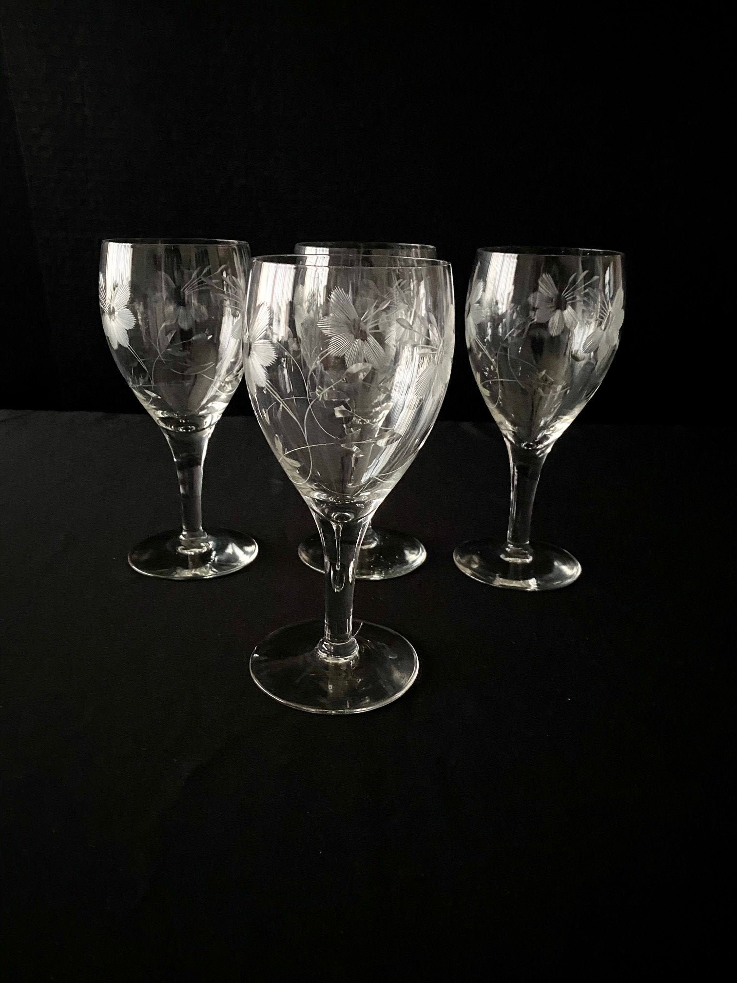 Elegant Vintage Wine/water Glasses, Set of 4 Clear Stems, Barware, Tulip  Shaped Glassware, Floral With Dot Pattern Wine Glasses, Wedding 