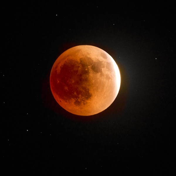 Photograph of the Super Flower Blood Moon lunar eclipse, 2022, Sterling, CT