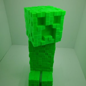 Creeper with moveable head