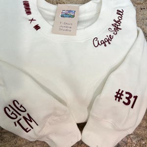 Vintage Custom Distressed Bestickt Pigmentgefärbt Sweatshirt mit Rundhalsausschnitt Unabhängiger Handel Co Schule / Gruppe / Club Ausschnitt Ärmel bestickt