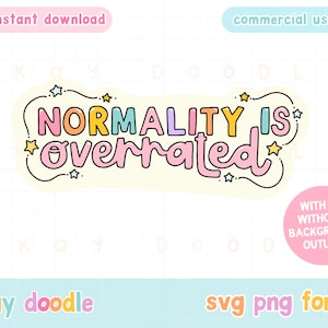Puede incluir: Un diseño gráfico colorido con el texto "NORMALITY IS overrated" en una fuente rosa, naranja, amarilla y azul. El texto está rodeado por un contorno negro y pequeñas estrellas amarillas.