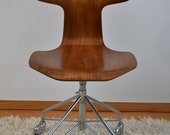Arne Jacobsen, Model 3103 Adjustable Desk Chair
