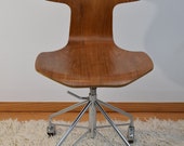 Arne Jacobsen, Model 3103 Adjustable Desk Chair