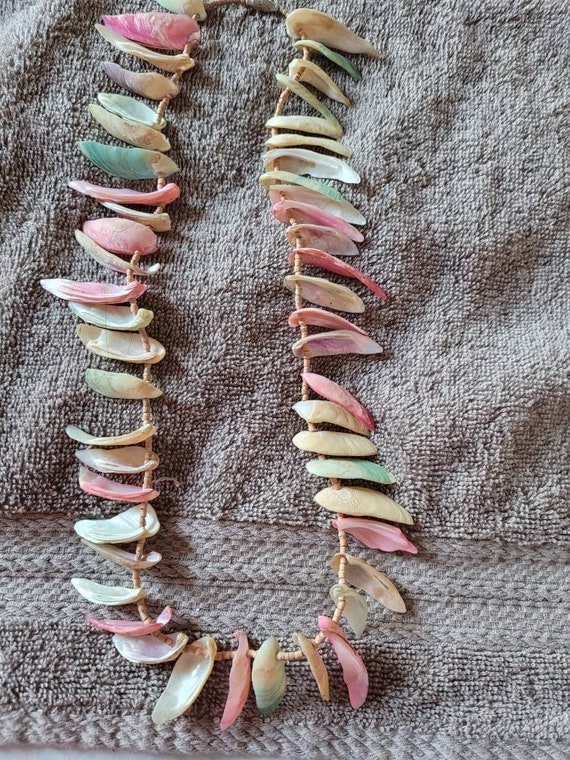 Wood and shell necklace