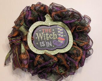 La bruja está aquí para Halloween