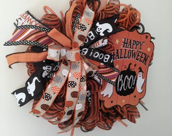 La corona Happy Halloween/Boo es perfecta para todas tus necesidades de decoración navideña.