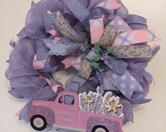 Corona de camión de primavera de lavanda