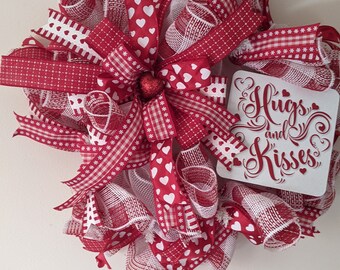 Corona de abrazos y besos de San Valentín/corona roja y blanca