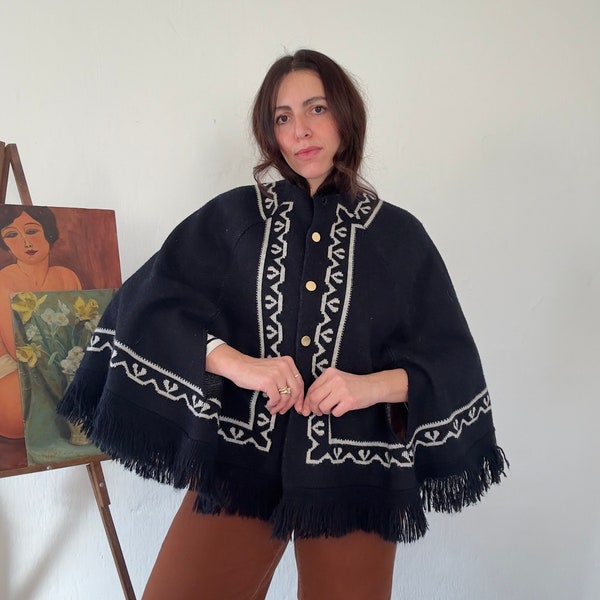 Vintage Cape 1960s Justin Charles + Co-Ordinates + Poncho + Acrylic + Mod + Outerwear + Fringe + One Size + Womens Apparel