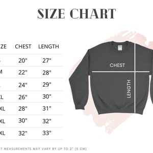 Puede incluir: Tabla de tallas para una sudadera con medidas en pulgadas para el pecho y la longitud. Las tallas van de la S a la 4XL.