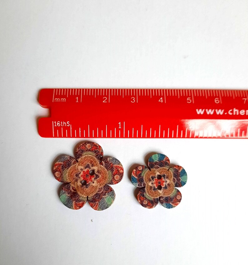 8-pack Boho Flower Vintage-Look Buttons, Decorative Wood Buttons, Craft Buttons image 9