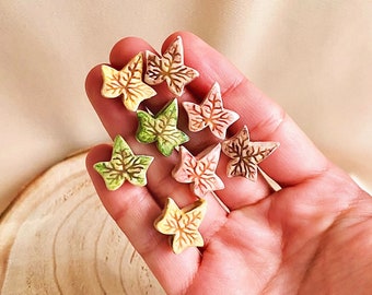 Pendientes de hoja de cerámica hechos a mano - Pendientes delicados de botón- Joyería de verano - Regalo único para ella