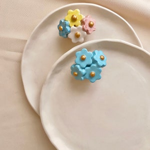 Handmade Ceramic Floral Trinket Dish | Cute Jewelry Holder | Pastel Floral Ring Dish | Artisan flower tray- Gift for fer