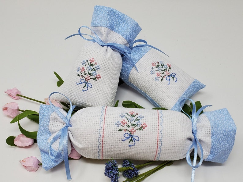 HeartstringsByMorgan Cross-Stitched Welcome Guest Towel - Thumbnail 2