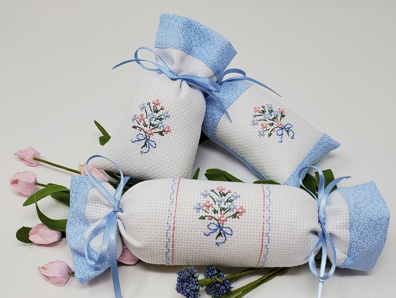 HeartstringsByMorgan Cross-Stitched Welcome Guest Towel - Thumbnail 4