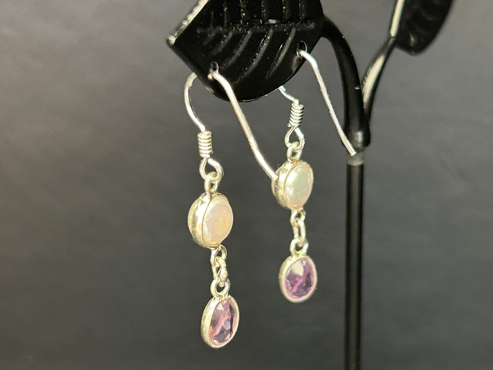 Orecchini in argento sterling 925 con ametista, perle d'acqua dolce bianche, orecchini pendenti ovali rotondi, incastonati con castone, orecchini con perle bianche viola e ametista - Italia