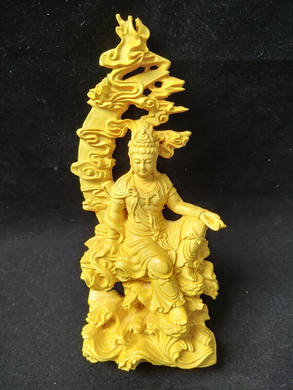 Old Chinese Boxwood boutique wood carvings Moon Guanyin Feng Shui furnishings Old Chinese Boxwood boutique wood carvings Moon Guanyin Feng Shui furnishings