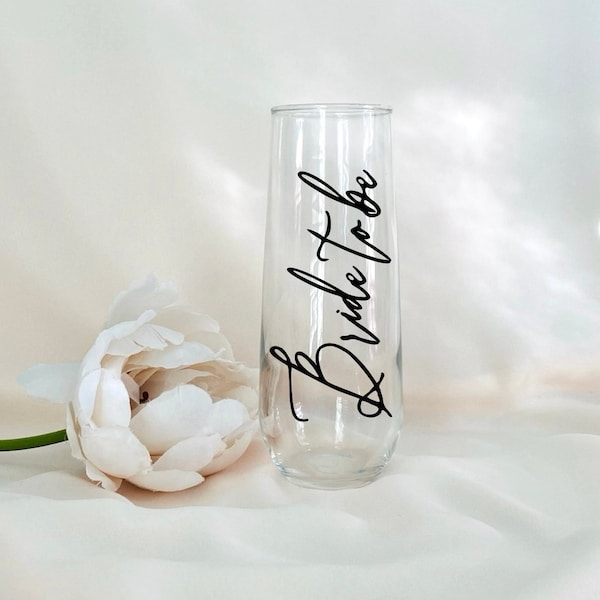 Bride To Be Champagne Flute, Bride Champagne Glass, Future Mrs Glass, Engagement Gift, Bride Gift, Gift for Bride, Stemless Champagne Flute