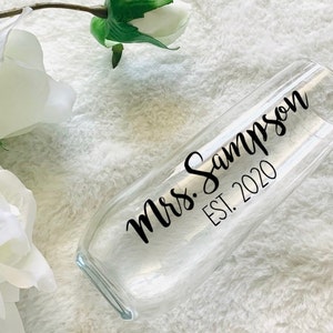 Mrs. Champagne Glass, Mrs. Champagne Flute, Bride Glass, Wedding Glasses, Personalized Glass, Bride Gift, Bridal Shower Gift, Wedding Gift