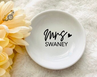 Mrs. Ring Dish, Mrs. Gift, Bride Gift, Future Mrs. Gift, Personalized Ring Dish, Bridal Shower Gift, Gift for Her, Bride to Be Ring Dish