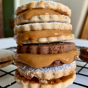 Alfajores, traditional alfajores, traditional peruvian alfajores, traditional peruvian manjar alfajores