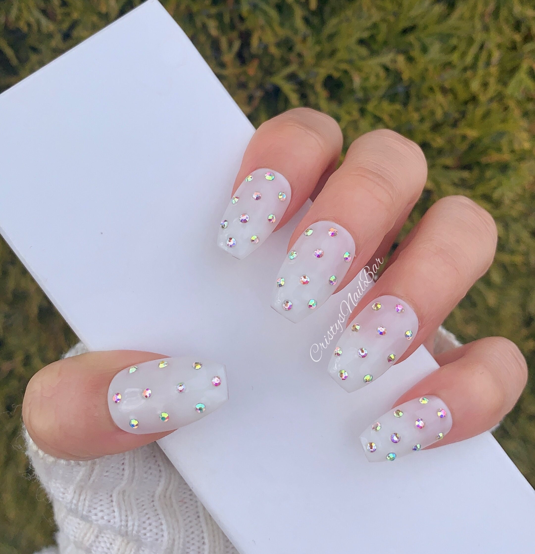 White nails with gems discount
