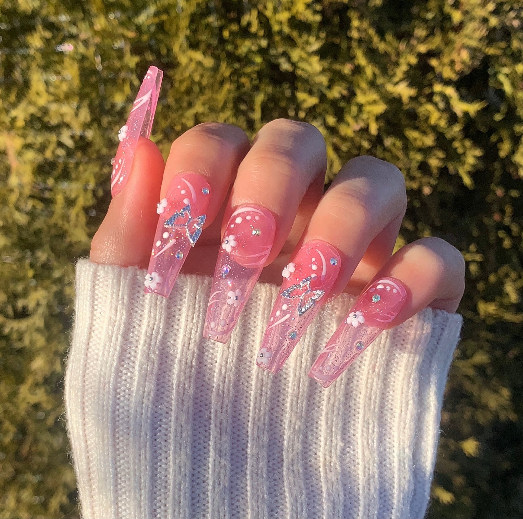 Pink Jelly Y2k Butterfly Nails are a fun and trendy way to add a pop of color to your look. These press-on nails feature a vibrant pink hue with butterfly accents, perfect for channeling that early 2000s vibe.