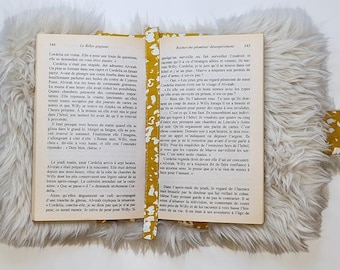 Fur book cover, soft chic faux fur book sleeve, luxurious velvet pocket protector, cozy winter gift for readers