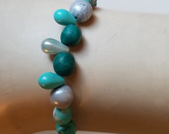 Green beaded Hawaiian bracelet, ethnic jewelry, handmade cuff bracelet from France, gift for women