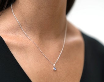 Collar de plata con tanzanita y piedra natal de diciembre