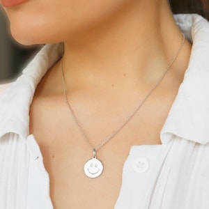 Collar de cara feliz de plata de ley hecho a mano