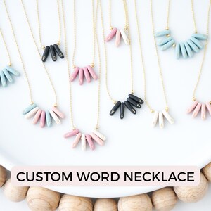 Collar con palabra personalizada, collar con inicial personalizada, collar con nombre para mamá, collar con letra delicada, collar con mensaje motivacional
