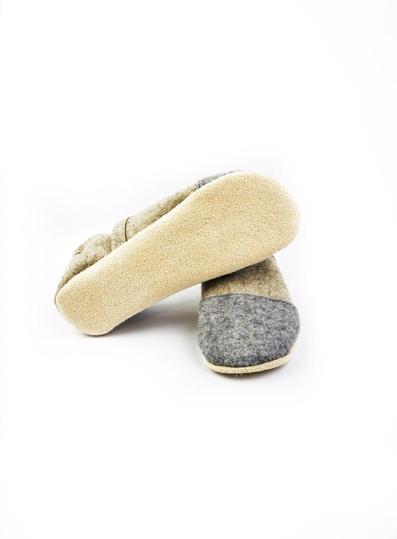 Felt Slippers for Warm Feet Made of Natural Material in Grey Felt