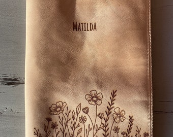 Leather child health record book cover with floral pattern / Personalized child health record book cover / A5 / Child health record book cover with name / Leather child health record book cover / Child health record book cover