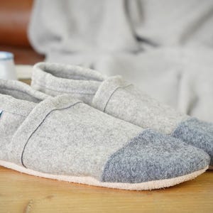 Felt slippers for warm feet made of natural material in grey - felt slippers for women and men - felt slippers - slippers made of felt - soft sole