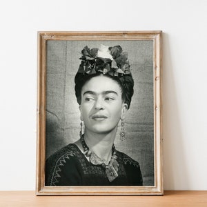 Frida Khalo Printable Poster, Mexican painter prints, Wall Art Decof, Gift for fan, Picture Download Print Digital