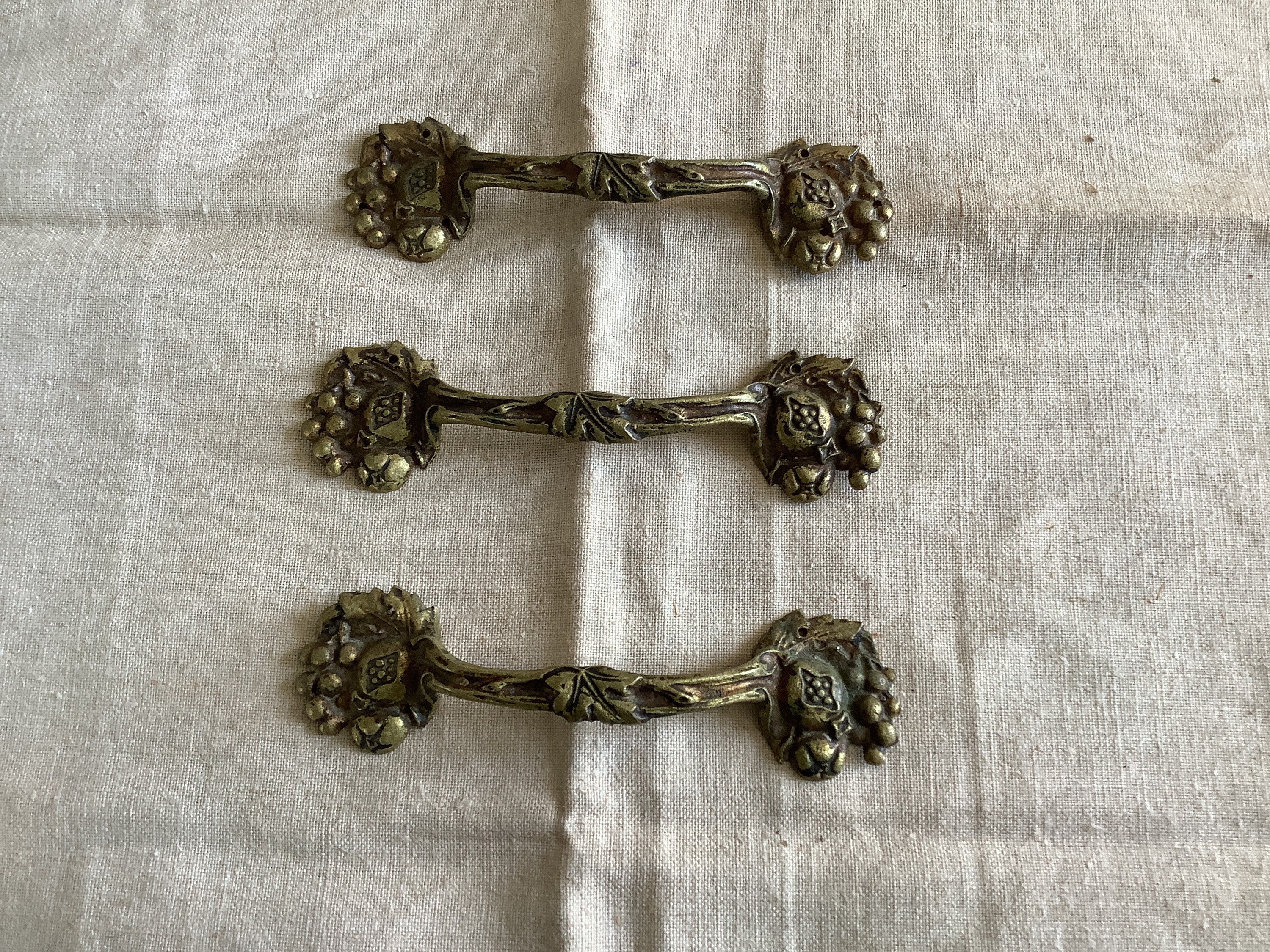 Décoratif Antique Trois Pièces de Meubles Assortis Poignées Ormolu Brass Années 1900 Polies, Fabriqu