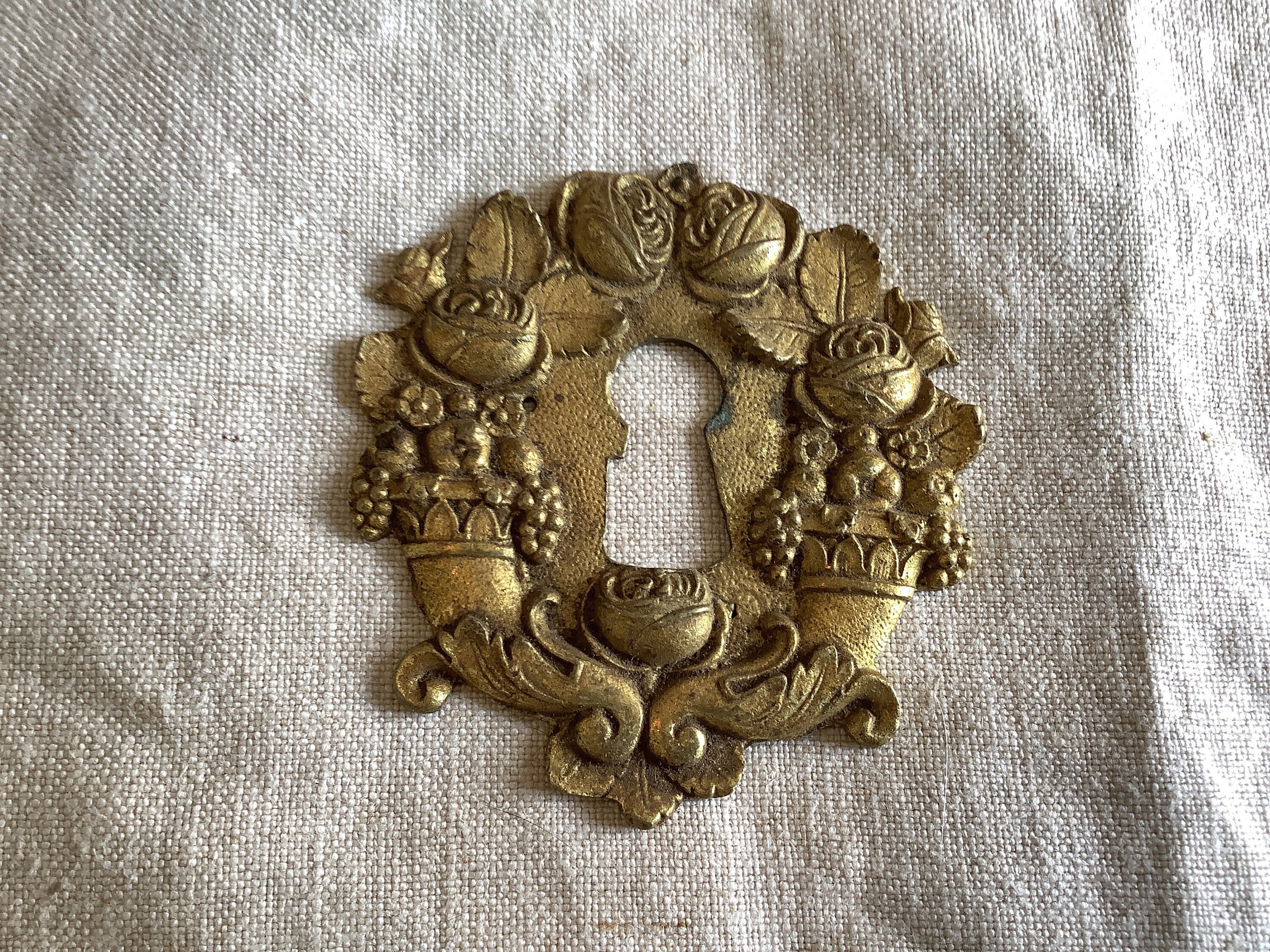 Un Ancien Couvercle de Trou Serrure en Laiton Escutcheon Fabriqué France Dans Les Années 1900 Élégan