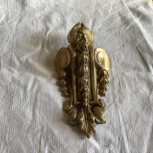 Eine große antike Messing Bilderhaken Abdeckung / Halterung - 1800 Aufwändig gemacht in Frankreich schwere Form Ormolu