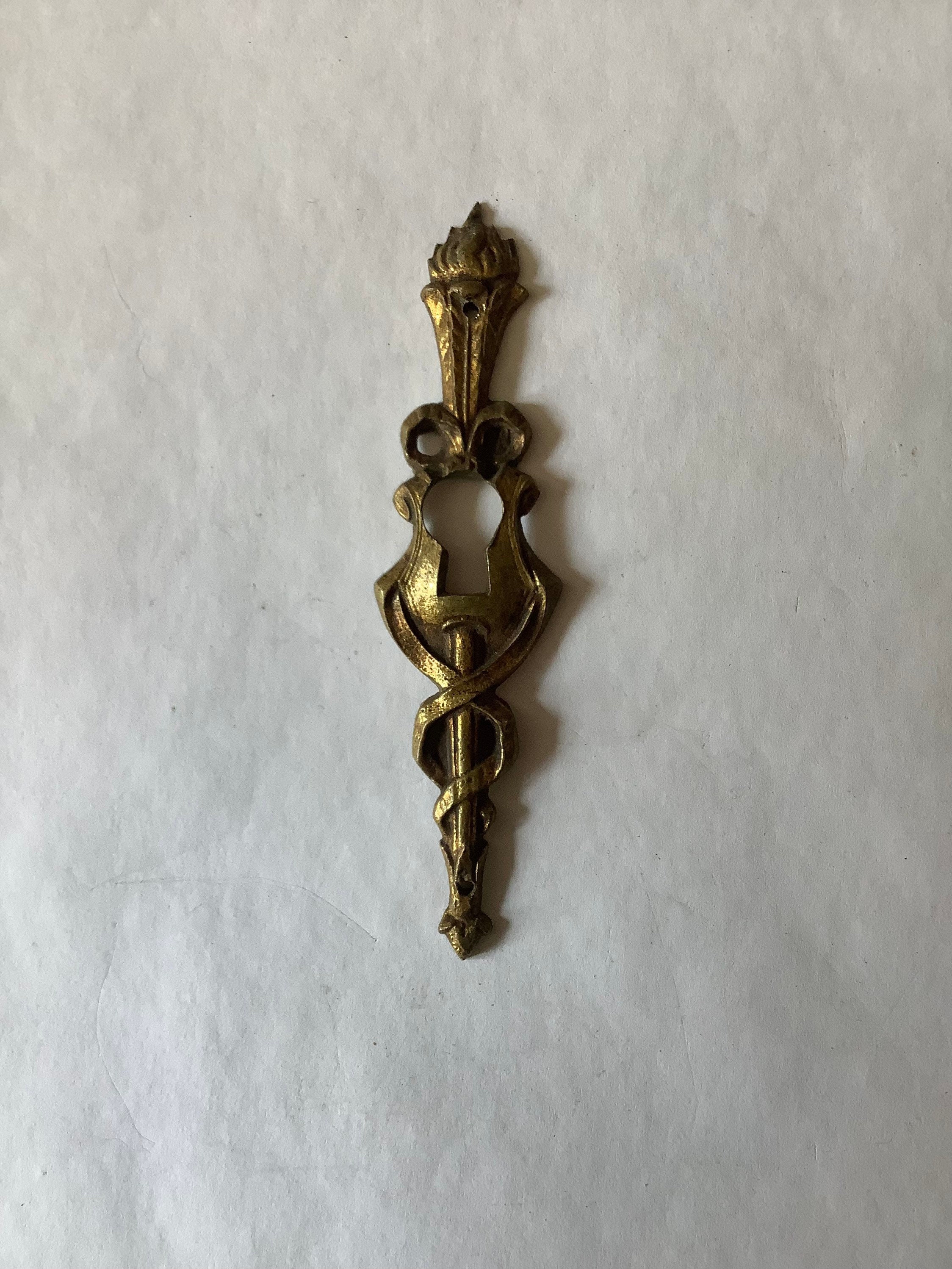 Un Ancien Écusson en Laiton Ormolu Keyhole Cover Fabriqué France Dans Les Années 1920 Élégant Insign