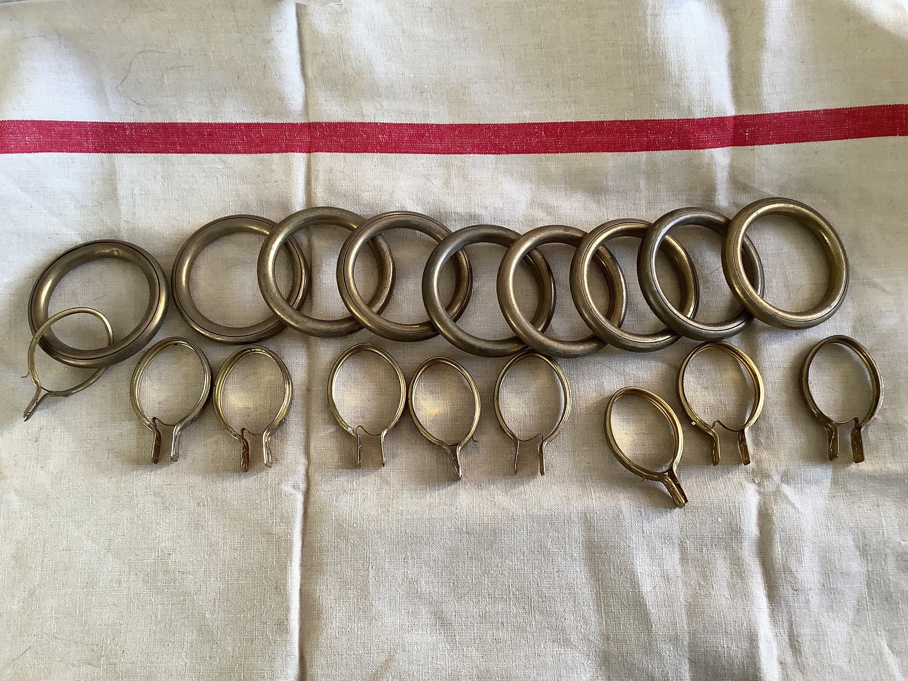 Bagues de Rideau en Laiton Creux Métal Ancien Français Mince Des Années 1920 Ensemble Neuf | 9 Fabri
