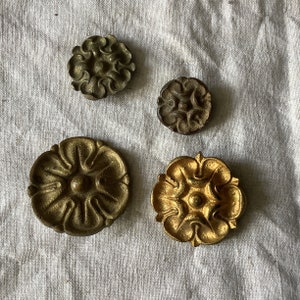 Antike französische Messing Bilder Haken Abdeckungen - 1800er Jahre Floral Halterungen