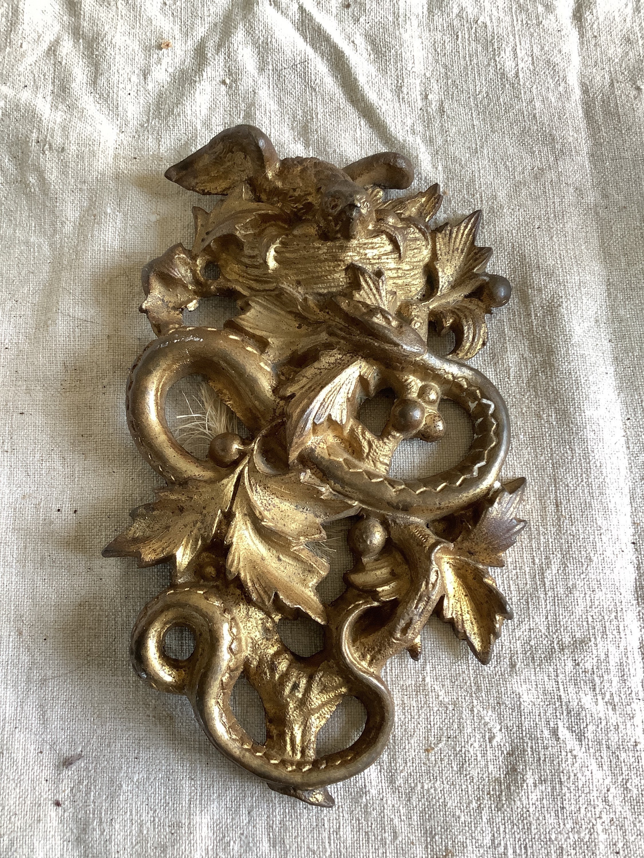 Un Grand Couvercle de Crochet d'image Antique/Monture Bouton Élaboré Des Années 1800 Fabriqué en Fra