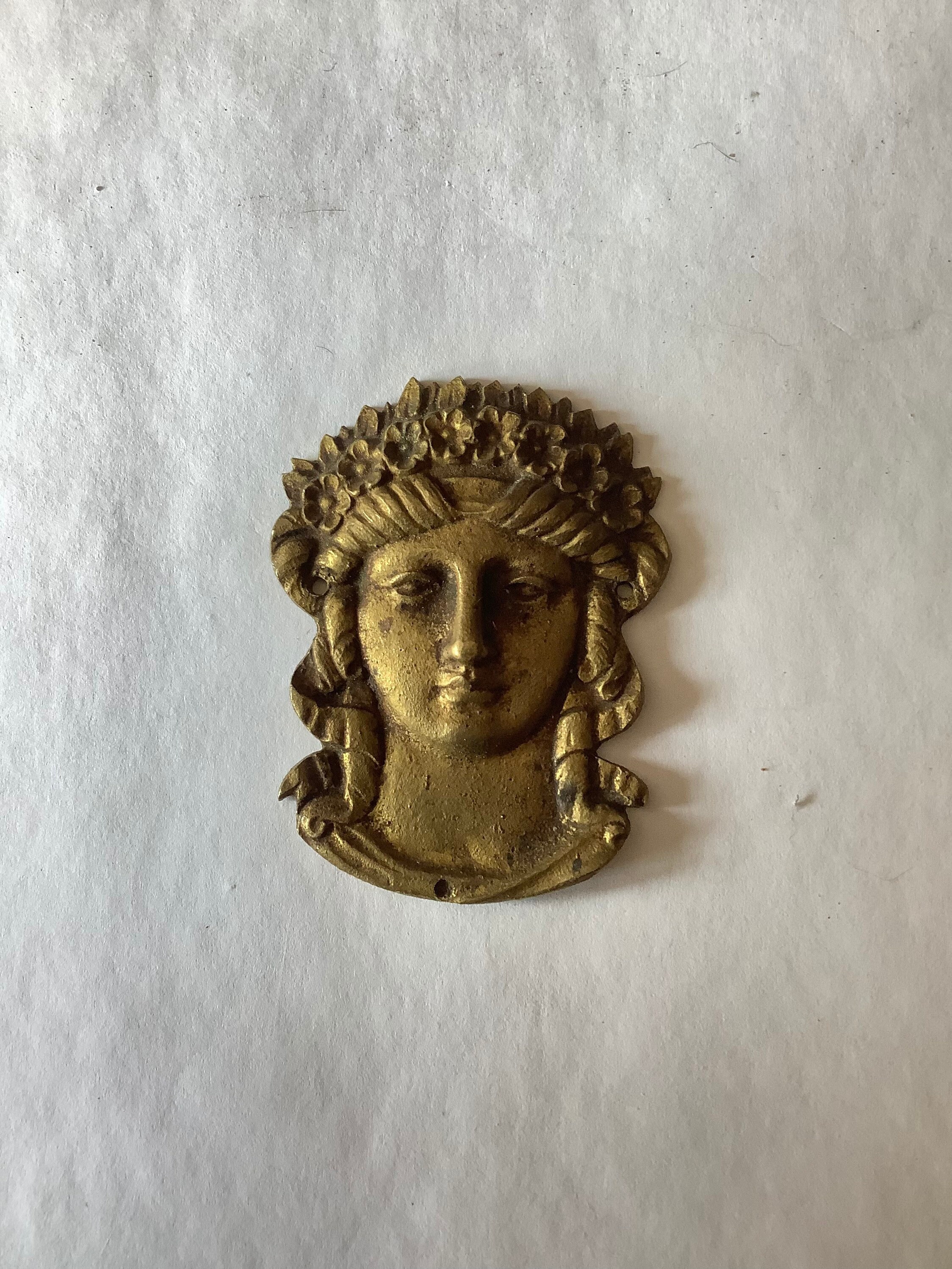 Réservé à Dawn Pittman Antique Petite Français Ormolu Brass Decorative Hardware Furniture 1920S One