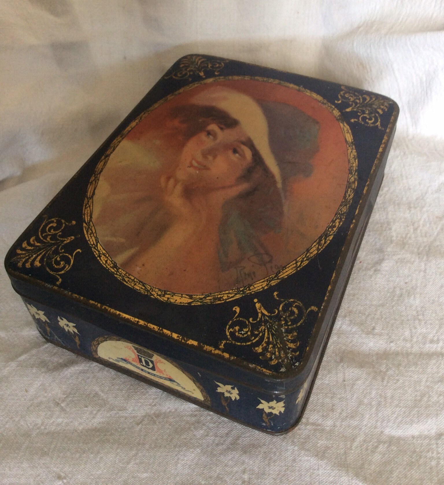 Vintage 1930S Antique Tin Box Woman in Hat Covered Marque de Fabrique Déposée Made France Signature 